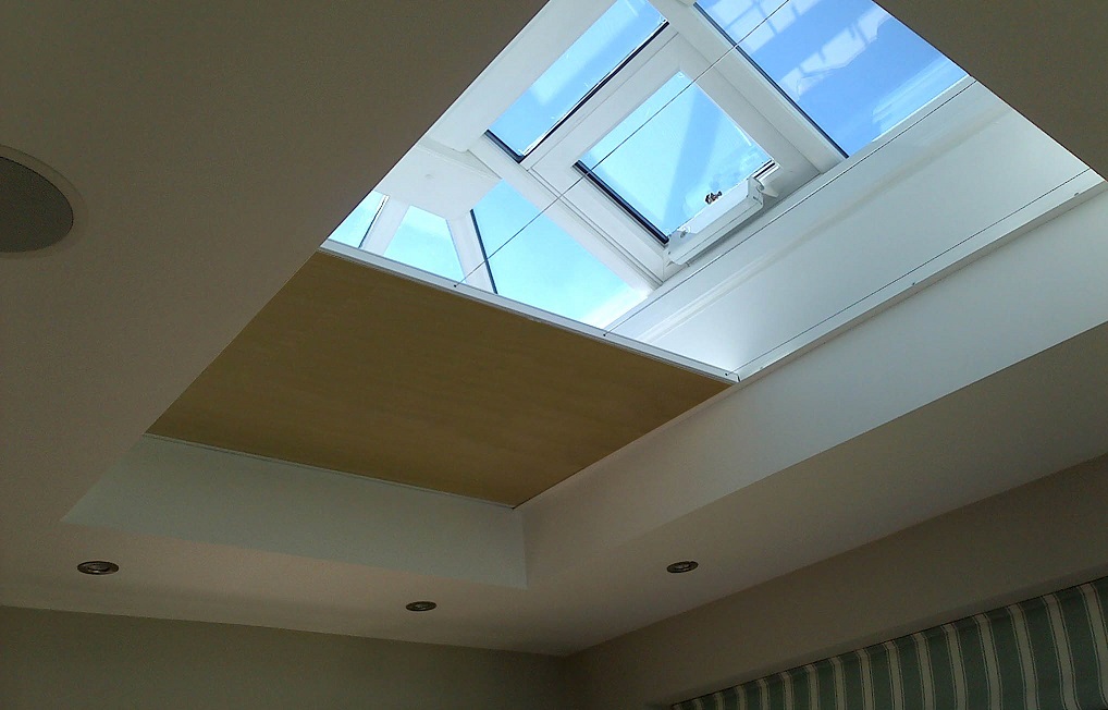 Vale Honeycomb flat roof blind Vale Honeycomb flat roof blind