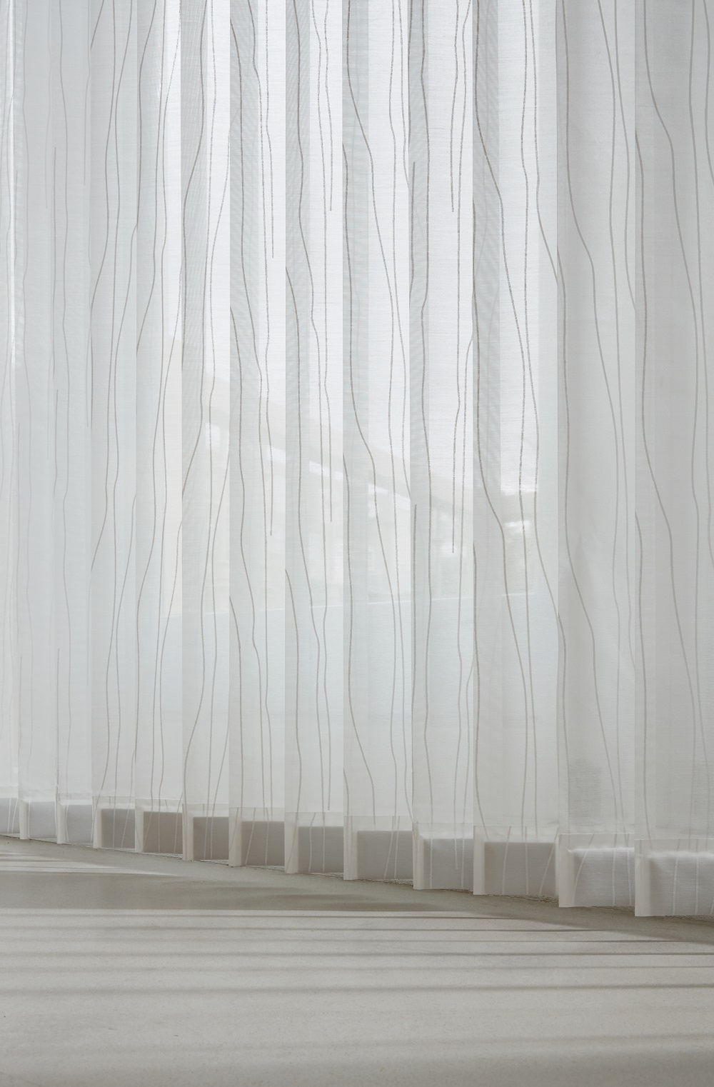 Luxaflex® Verticals Transparent and Semi Luxaflex® Verticals Transparent and Semi