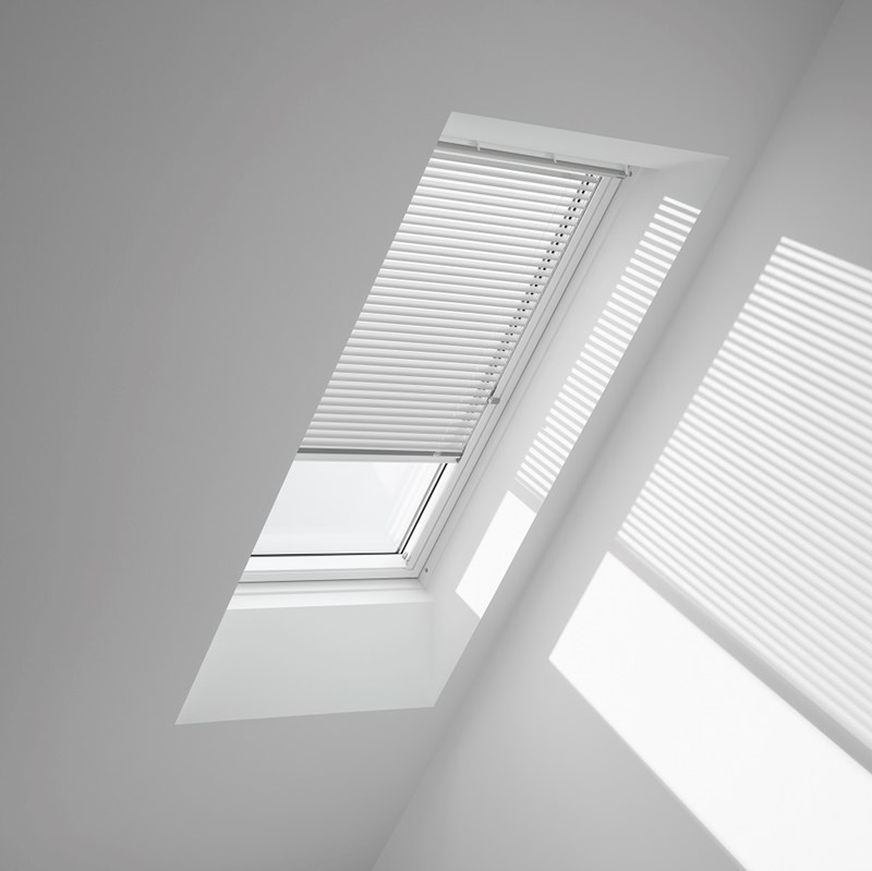Genuine VELUX® Venetian (PAL) Blind | 7001 - White Genuine VELUX® Venetian (PAL) Blind | 7001 - White